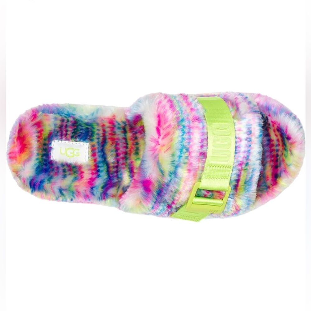 UGG fluffiest pixelate Sz 7 slippers so cute !